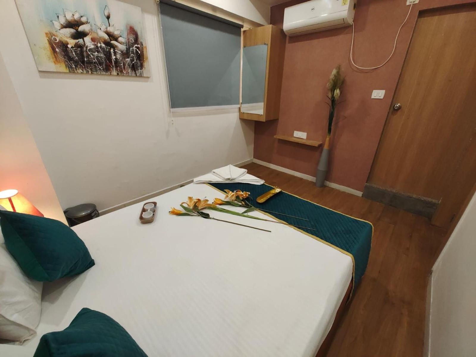 Hotel Prasang Szúrat Kültér fotó