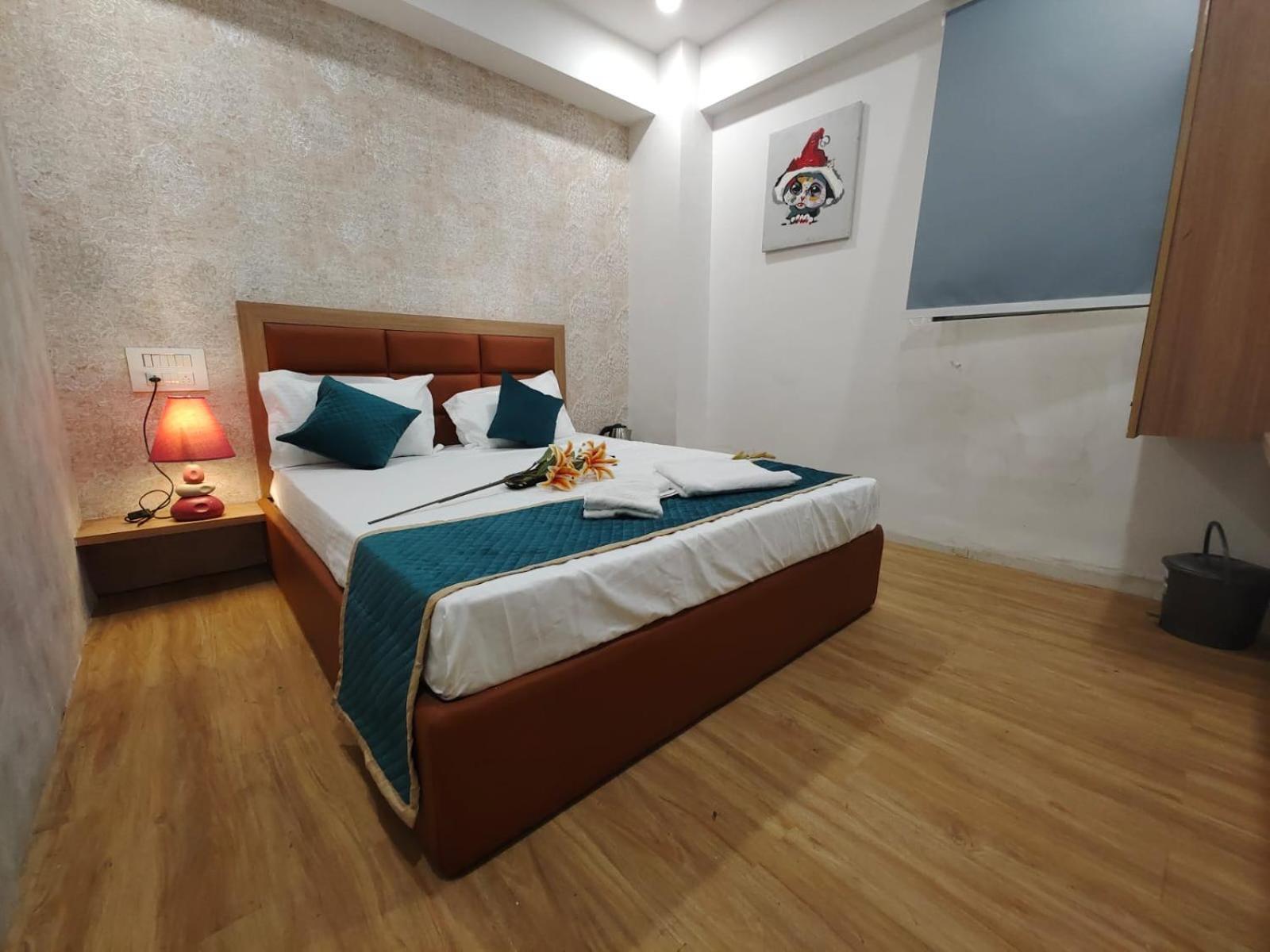 Hotel Prasang Szúrat Kültér fotó