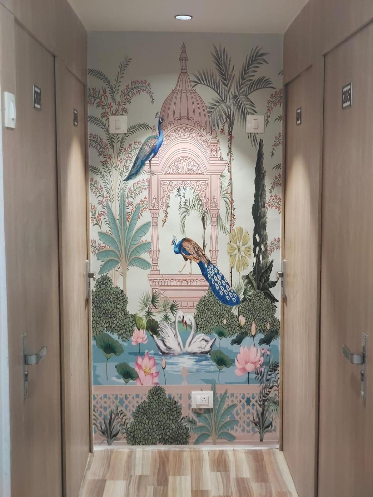 Hotel Prasang Szúrat Kültér fotó