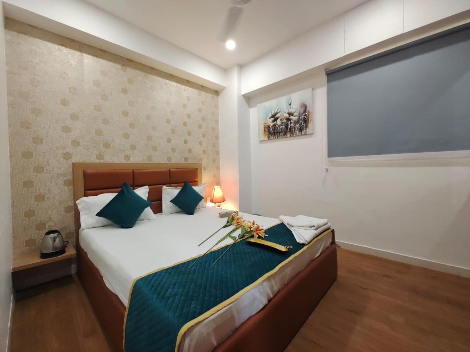 Hotel Prasang Szúrat Kültér fotó